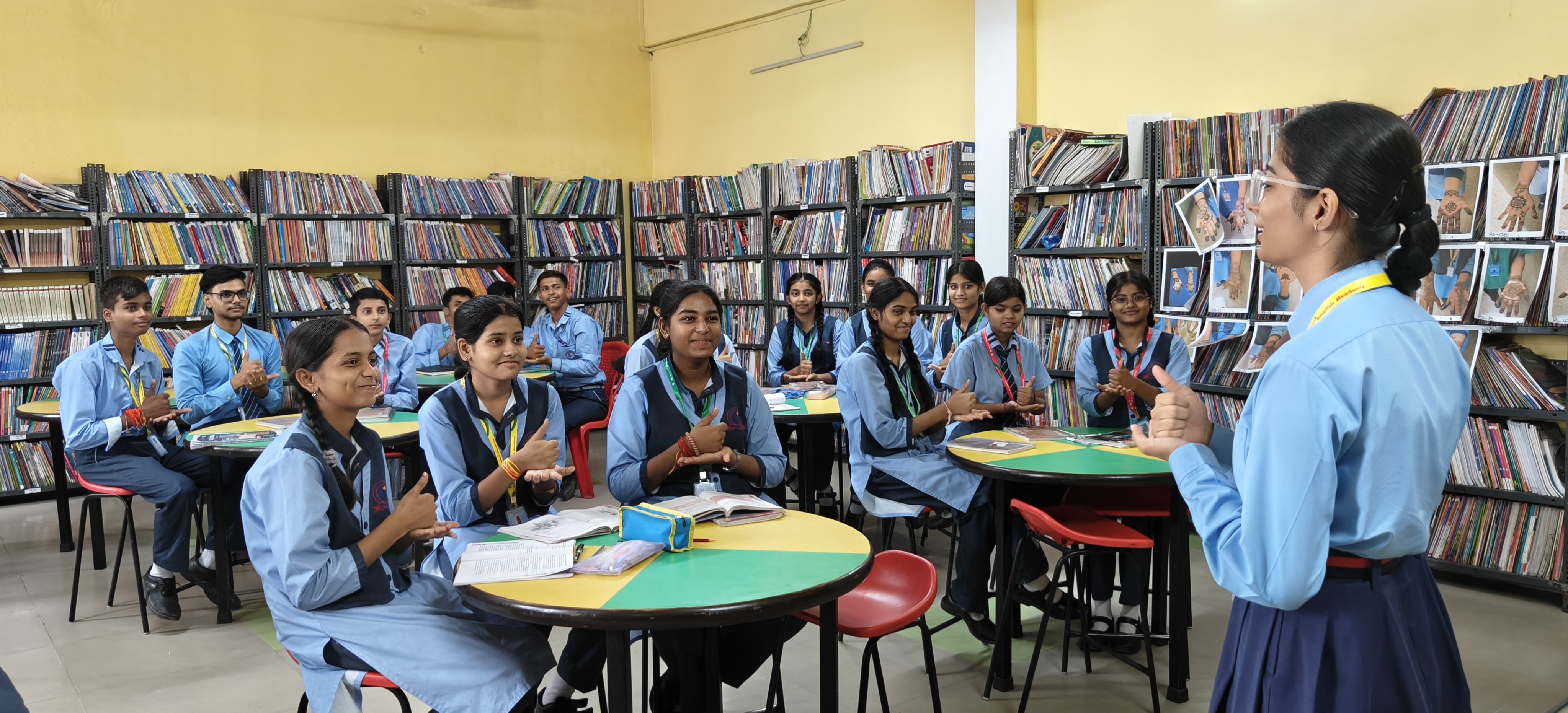 Breaking Barriers, Building Bridges: Connecting Through Sign Language - Photo 1