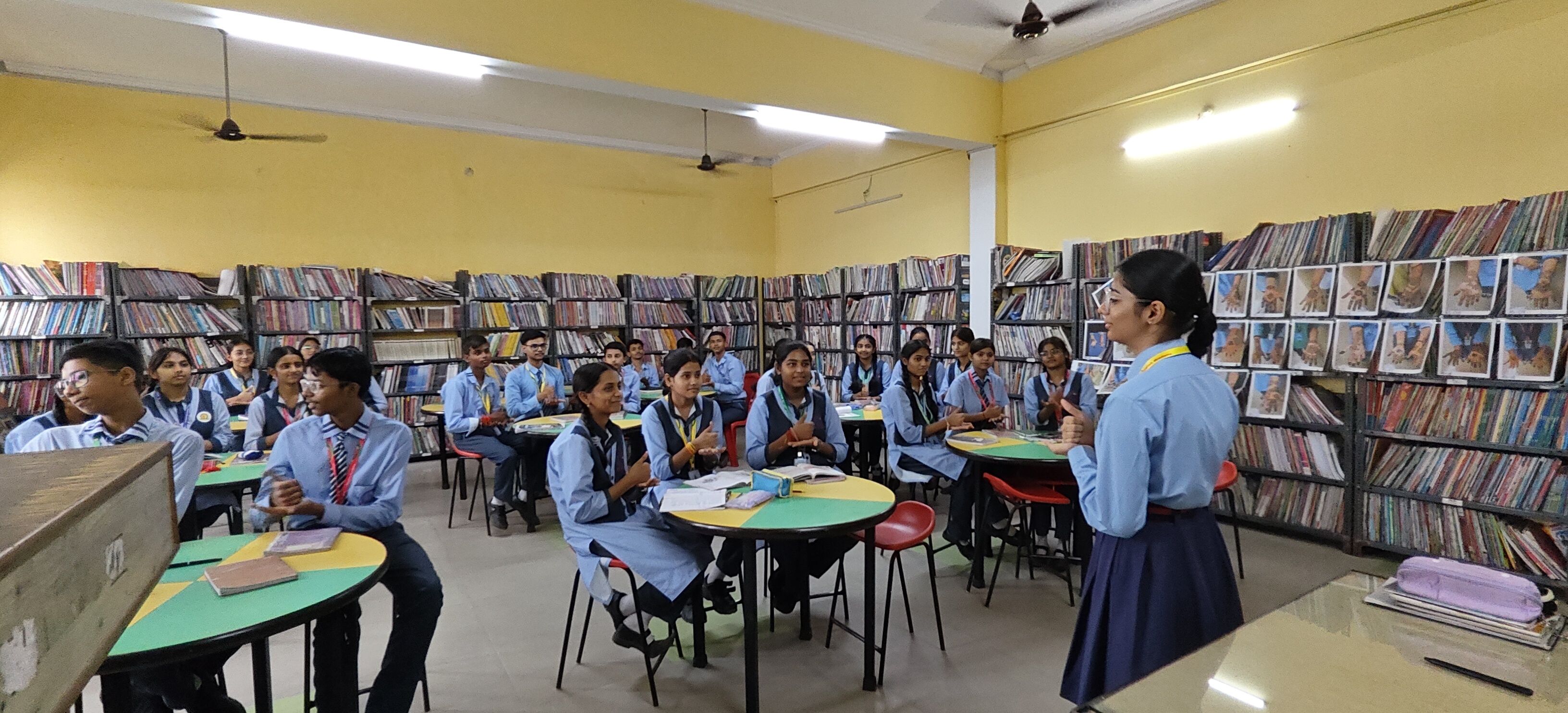 Breaking Barriers, Building Bridges: Connecting Through Sign Language - Photo 2