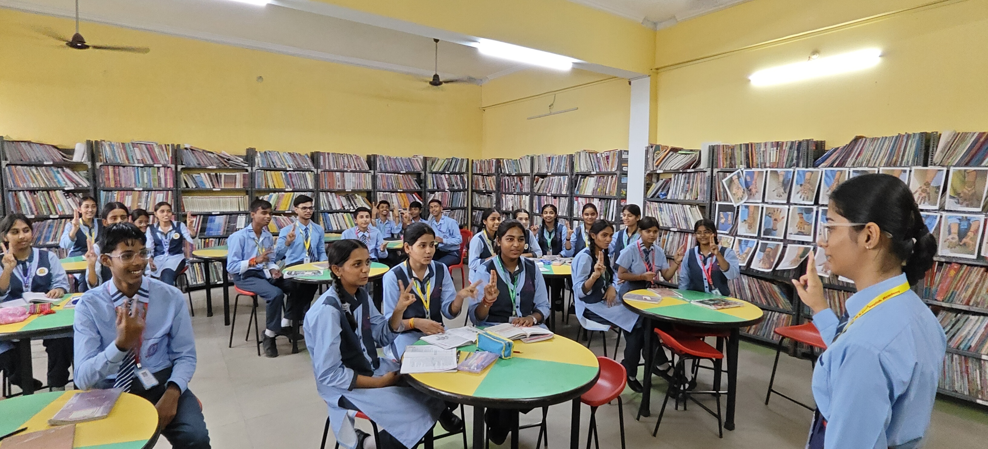 Breaking Barriers, Building Bridges: Connecting Through Sign Language - Photo 7