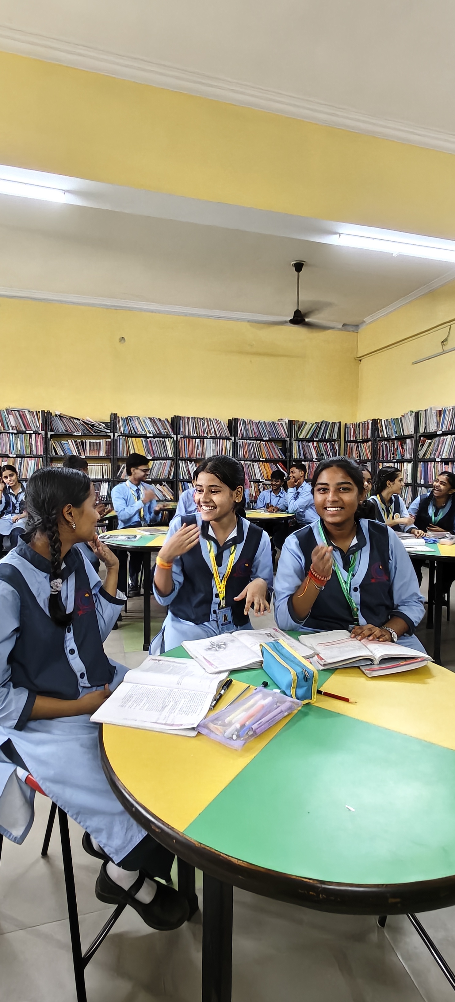 Breaking Barriers, Building Bridges: Connecting Through Sign Language - Photo 8