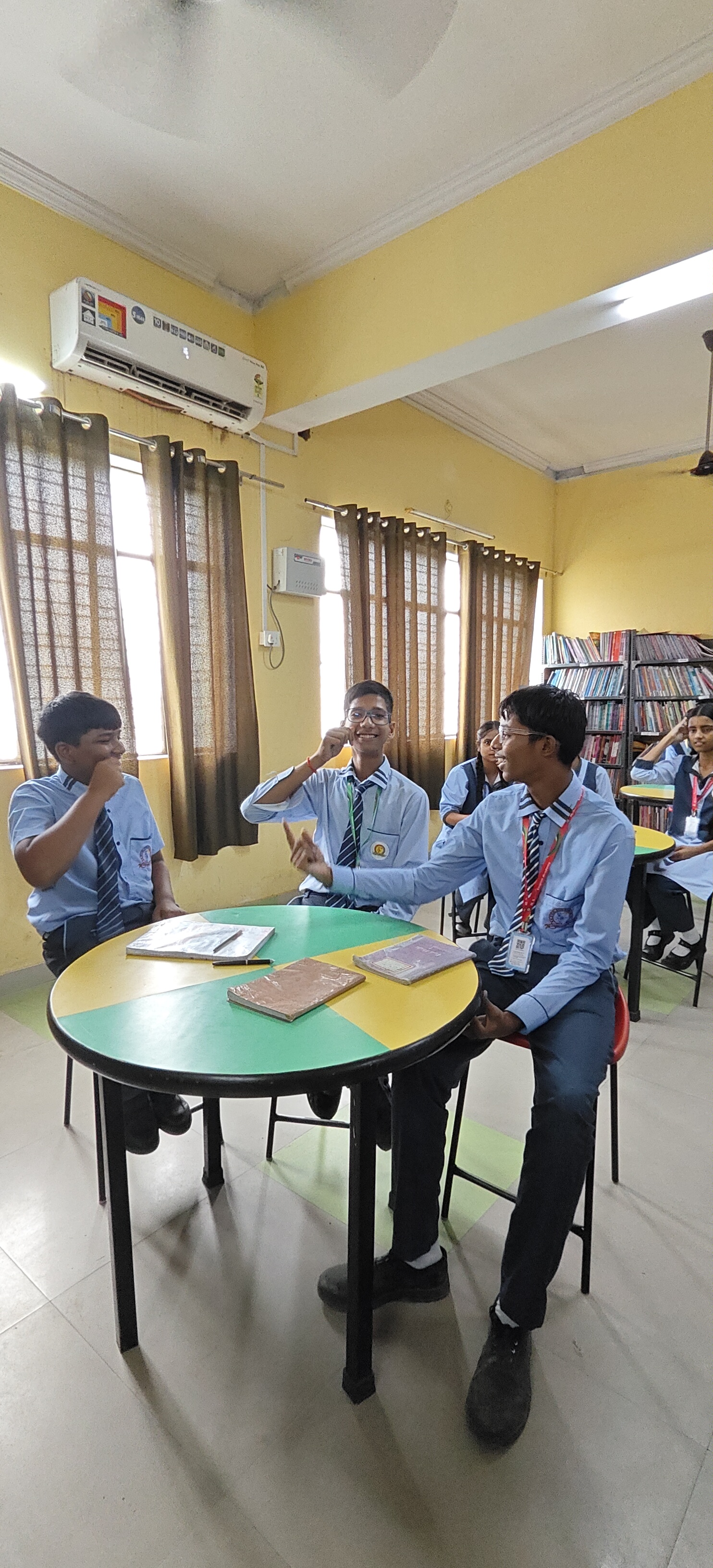 Breaking Barriers, Building Bridges: Connecting Through Sign Language - Photo 10