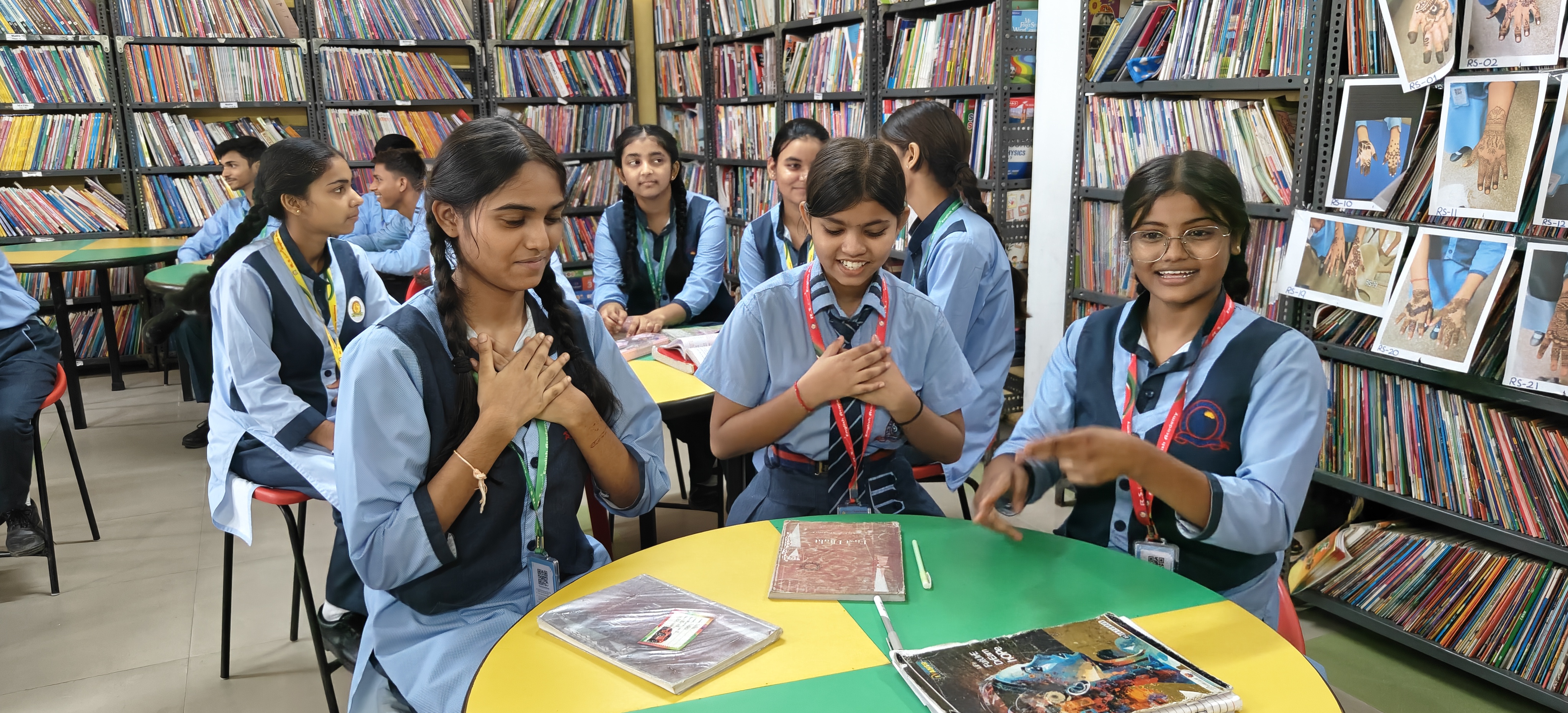 Breaking Barriers, Building Bridges: Connecting Through Sign Language - Photo 13